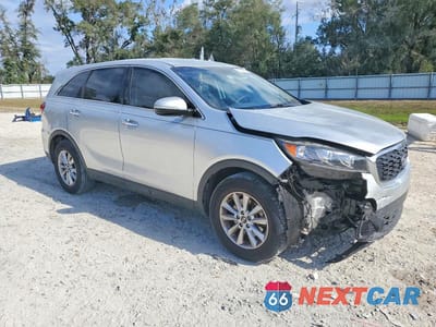 Czwarte zdjęcie samochodu z boku: 2019 KIA SORENTO L VIN:5XYPG4A34KG581879 - miniatura