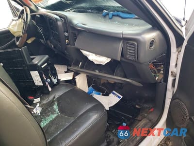 Zdjęcie 8 z 11 samochodu: 2003 CHEVROLET SILVERADO FLATBED TRUCK VIN:1GBJC34U03E304919 - miniatura