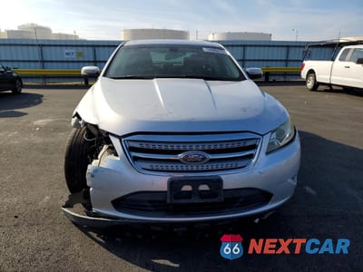 Piąte zdjęcie samochodu w środku: 2010 FORD TAURUS SEL VIN:1FAHP2EW3AG128951 - miniatura