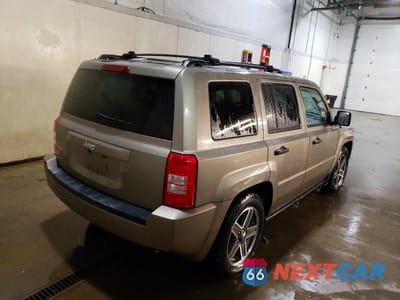 Trzecie zdjęcie samochodu z tyłu: 2008 JEEP PATRIOT SPORT VIN:1J8FF28W48D742542 - miniatura