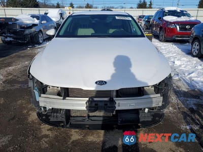 Piąte zdjęcie samochodu w środku: 2021 KIA K5 LXS VIN:5XXG14J23MG027149 - miniatura