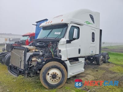 Drugie zdjęcie samochodu z przodu: 2019 FREIGHTLINER CASCADIA 126 SEMI TRUCK VIN:3AKJHHDRXKSKF5091 - miniatura