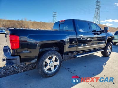 Trzecie zdjęcie samochodu z tyłu: 2017 CHEVROLET SILVERADO K2500 HEAVY DUTY LTZ VIN:1GC1KWEY5HF244865 - miniatura