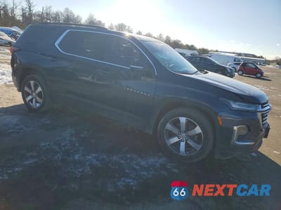 Czwarte zdjęcie samochodu z boku: 2023 CHEVROLET TRAVERSE LT VIN:1GNEVHKW1PJ244307 - miniatura