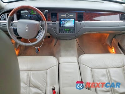 Zdjęcie 8 z 12 samochodu: 2011 LINCOLN TOWN CAR SIGNATURE LIMITED VIN:2LNBL8CV8BX759260 - miniatura