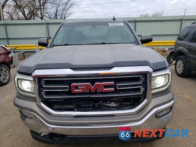 Piąte zdjęcie samochodu w środku: 2017 GMC SIERRA K1500 SLE VIN:3GTU2MEC2HG304217 - miniatura