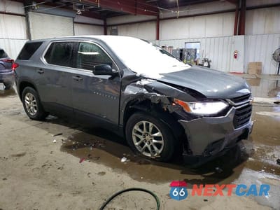 Czwarte zdjęcie samochodu z boku: 2021 CHEVROLET TRAVERSE LS VIN:1GNEVLKW1MJ121007 - miniatura