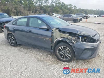 Czwarte zdjęcie samochodu z boku: 2023 KIA FORTE LXS VIN:3KPF24AD6PE572060 - miniatura