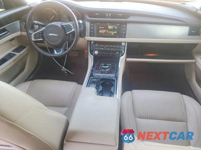 Zdjęcie 8 z 11 samochodu: 2018 JAGUAR XF PRESTIGE VIN:SAJBE4FX8JCY68660 - miniatura