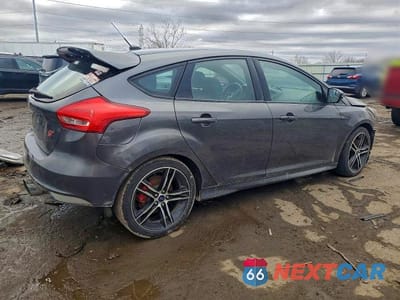 Trzecie zdjęcie samochodu z tyłu: 2016 FORD FOCUS ST VIN:1FADP3L91GL202613 - miniatura