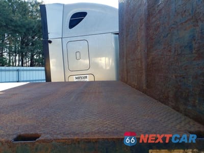 Zdjęcie 6 z 10 samochodu: 2014 VOLVO VHD FLATBED TRUCK VIN:4V5KC9DG0EN173605 - miniatura