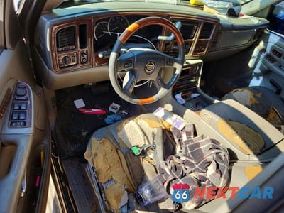 Zdjęcie 8 z 11 samochodu: 2004 CADILLAC ESCALADE ESV VIN:3GYFK66N34G198336 - miniatura