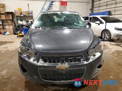 Piąte zdjęcie samochodu w środku: 2014 CHEVROLET SONIC LS VIN:1G1JB6EH4E4215857 - miniatura