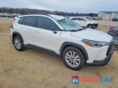 Czwarte zdjęcie samochodu z boku: 2023 TOYOTA COROLLA CROSS LE VIN:7MUCAAAG6PV038938 - miniatura