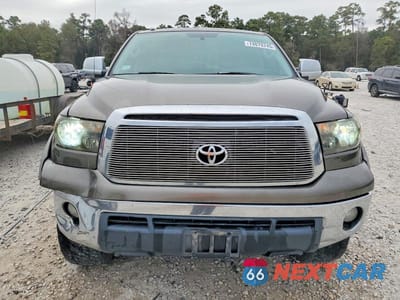 Piąte zdjęcie samochodu w środku: 2011 TOYOTA TUNDRA CREWMAX SR5 VIN:5TFEY5F19BX114181 - miniatura