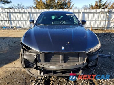 Piąte zdjęcie samochodu w środku: 2023 MASERATI LEVANTE MODENA VIN:ZN661YUM3PX437252 - miniatura