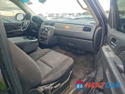 Zdjęcie 9 z 12 samochodu: 2010 CHEVROLET SUBURBAN K1500 LS VIN:1GNUKHE31AR225576 - miniatura