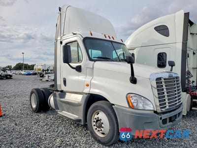 2016 FREIGHTLINER CASCADIA 125 SEMI TRUCK 1FUBGEDV5GLHC5665 - główne zdjęcie licytacji z USA - miniatura