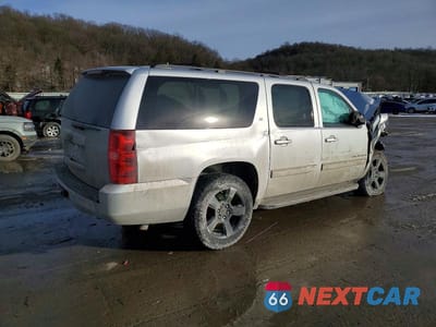Trzecie zdjęcie samochodu z tyłu: 2014 CHEVROLET SUBURBAN K1500 LT VIN:1GNSKJE71ER136470 - miniatura