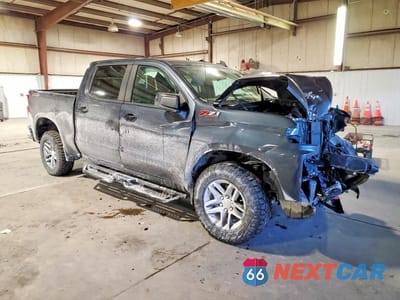 Czwarte zdjęcie samochodu z boku: 2021 CHEVROLET SILVERADO K1500 LT TRAIL BOSS VIN:1GCPYFED1MZ274329 - miniatura
