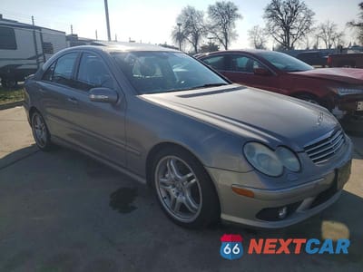 Czwarte zdjęcie samochodu z boku: 2005 MERCEDES-BENZ C 55 AMG VIN:WDBRF76J25F663118 - miniatura