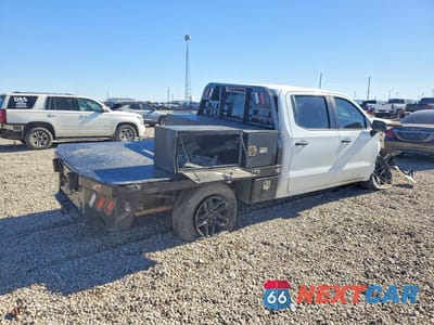 Trzecie zdjęcie samochodu z tyłu: 2023 CHEVROLET SILVERADO 1500 FLATBED TRUCK VIN:3GCUDCED0PG121474 - miniatura