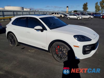 Czwarte zdjęcie samochodu z boku: 2025 PORSCHE CAYENNE GTS VIN:WP1AG2AY8SDA24413 - miniatura
