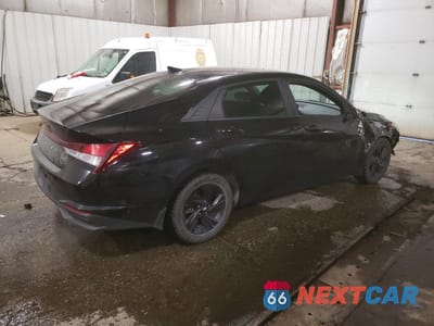 Trzecie zdjęcie samochodu z tyłu: 2022 HYUNDAI ELANTRA SEL VIN:KMHLM4AG3NU259923 - miniatura