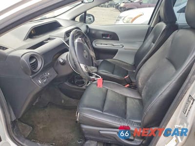 Zdjęcie 7 z 11 samochodu: 2013 TOYOTA PRIUS C FOUR VIN:JTDKDTB35D1047658 - miniatura
