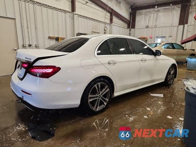 Trzecie zdjęcie samochodu z tyłu: 2023 MERCEDES-BENZ E 350 4MATIC VIN:W1KZF8EB3PB100483 - miniatura