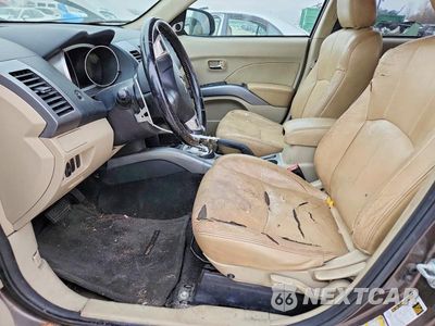 Zdjęcie 7 z 12 samochodu: 2010 MITSUBISHI OUTLANDER SE VIN:JA4AS3AW4AZ016115 - miniatura