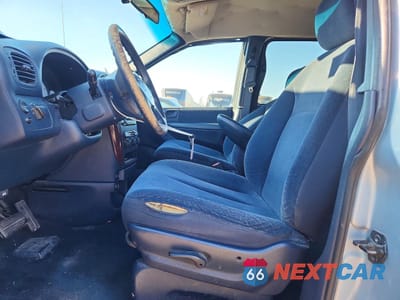 Zdjęcie 7 z 12 samochodu: 2001 CHRYSLER TOWN & COUNTRY LX VIN:2C4GP44G51R186506 - miniatura