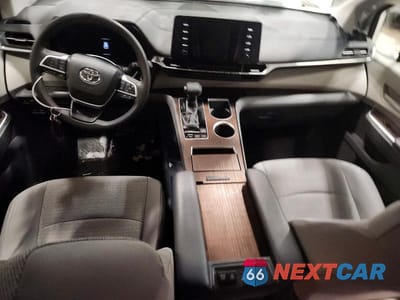 Zdjęcie 8 z 13 samochodu: 2021 TOYOTA SIENNA LE VIN:5TDKSKFC0MS001166 - miniatura
