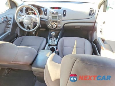 Zdjęcie 8 z 12 samochodu: 2011 KIA FORTE EX VIN:KNAFU5A20B5356737 - miniatura
