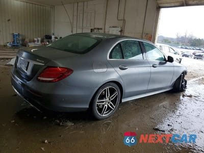 Trzecie zdjęcie samochodu z tyłu: 2019 MERCEDES-BENZ E 300 4MATIC VIN:WDDZF4KB2KA654688 - miniatura