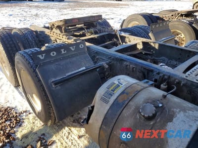 Zdjęcie 6 z 10 samochodu: 2023 VOLVO VNL SEMI TRUCK VIN:4V4NC9EG3PN316632 - miniatura