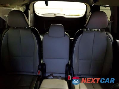 Zdjęcie 10 z 13 samochodu: 2017 KIA SEDONA SXL VIN:KNDME5C12H6271980 - miniatura