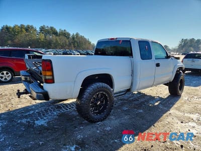 Trzecie zdjęcie samochodu z tyłu: 2004 GMC NEW SIERRA K1500 VIN:1GTEK19T84Z281923 - miniatura