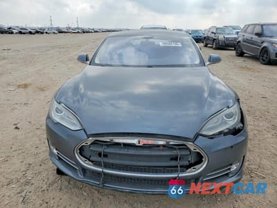 Piąte zdjęcie samochodu w środku: 2013 TESLA MODEL S VIN:5YJSA1CN5DFP30142 - miniatura