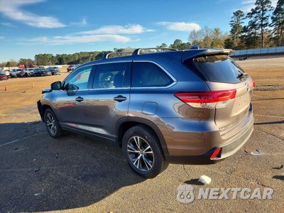 Drugie zdjęcie samochodu z przodu: 2017 TOYOTA HIGHLANDER LE VIN:5TDZZRFH5HS226140 - miniatura