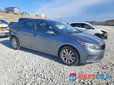 Czwarte zdjęcie samochodu z boku: 2017 KIA FORTE LX VIN:3KPFL4A78HE156021 - miniatura