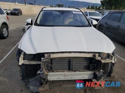 Piąte zdjęcie samochodu w środku: 2017 JAGUAR F-PACE PREMIUM VIN:SADCJ2BV9HA493007 - miniatura