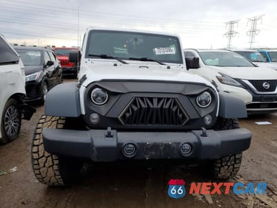 Piąte zdjęcie samochodu w środku: 2018 JEEP WRANGLER UNLIMITED SPORT VIN:1C4BJWDGXJL828119 - miniatura