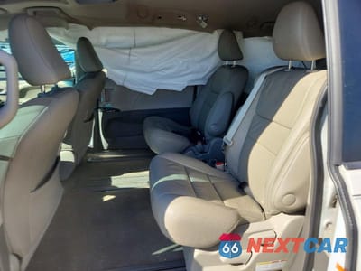 Zdjęcie 11 z 12 samochodu: 2017 TOYOTA SIENNA VIN:5TDYZ3DC0HS839203 - miniatura