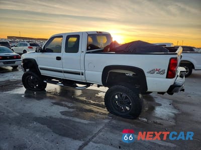 Drugie zdjęcie samochodu z przodu: 2001 CHEVROLET SILVERADO K2500 HEAVY DUTY VIN:1GCHK29U81E240593 - miniatura