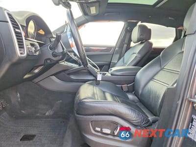 Zdjęcie 7 z 13 samochodu: 2020 PORSCHE CAYENNE VIN:WP1AA2AY9LDA00138 - miniatura