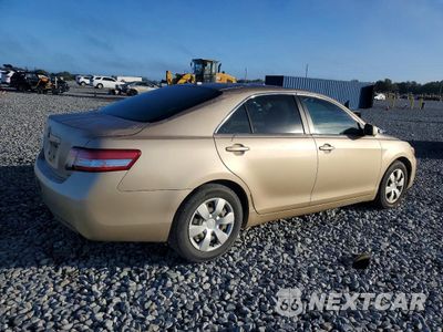 Trzecie zdjęcie samochodu z tyłu: 2010 TOYOTA CAMRY BASE VIN:4T1BF3EK1AU098898 - miniatura