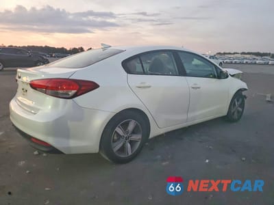 Trzecie zdjęcie samochodu z tyłu: 2018 KIA FORTE LX VIN:3KPFL4A73JE178403 - miniatura