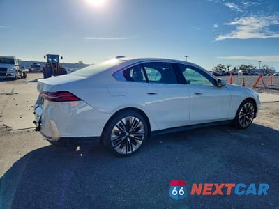 Trzecie zdjęcie samochodu z tyłu: 2025 BMW 530 XI VIN:WBA53FJ0XSCT29723 - miniatura