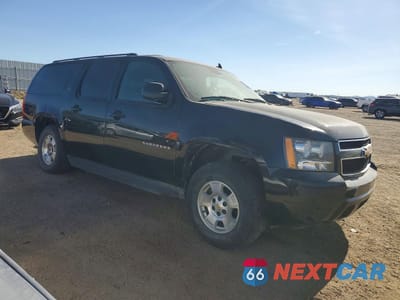 Czwarte zdjęcie samochodu z boku: 2013 CHEVROLET SUBURBAN C1500 LT VIN:1GNSCJE0XDR266780 - miniatura